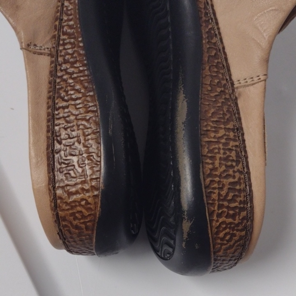 Tan Leather Mules Comfortable Clogs - Picture 9 of 9